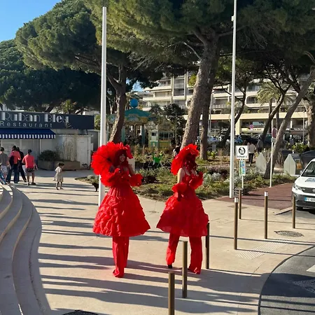 Laura Terrasse - Parking - - 5pers Juan-les-Pins
